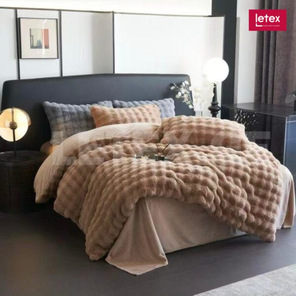 ხავერდის თეთრეული ბეწვის ზედაპირით