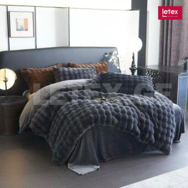 ხავერდის თეთრეული ბეწვის ზედაპირით