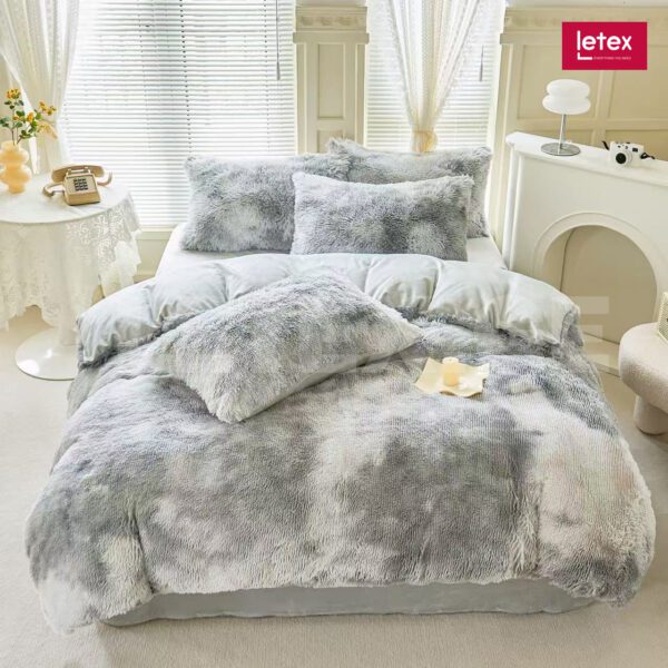 ფულეს თეთრეული ბეწვის ზედაპირით