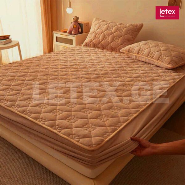 ჩამოსაცმელი მატრასის დამცავი ხავერდის ზედაპირით